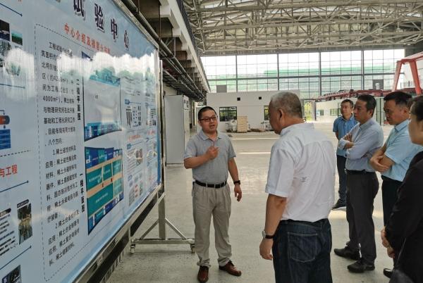 院紀(jì)委書記彭子龍陪同參觀了工程試驗中心,公共